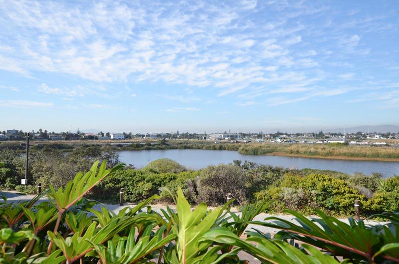 To Let 2 Bedroom Property for Rent in Dolphin Beach Western Cape